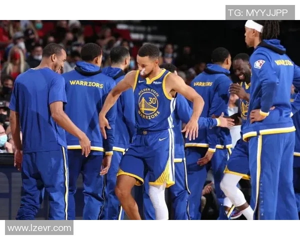 勇士与开拓者激战正酣2016年季后赛精彩回顾与分析